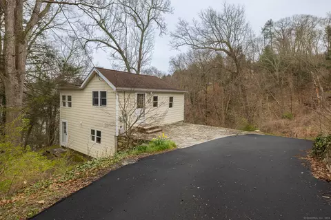67 Bankside Trl, Newtown, CT 06482