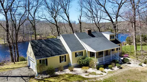 16 Dogwood Ln, Madison, CT 06443