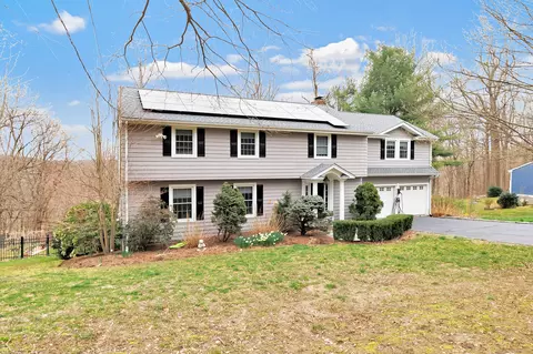 72 Kent Ln, Trumbull, CT 06611