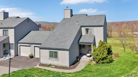 527 Pilgrim Hbr #527, Wallingford, CT 06492