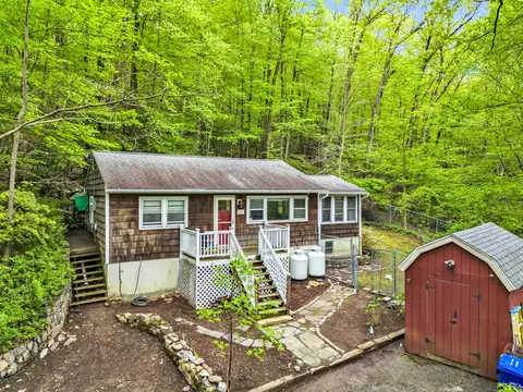 121 Green Pond Rd, New Milford, CT 06776