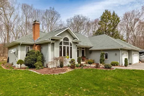 48 Jeremy River Dr, Colchester, CT 06415
