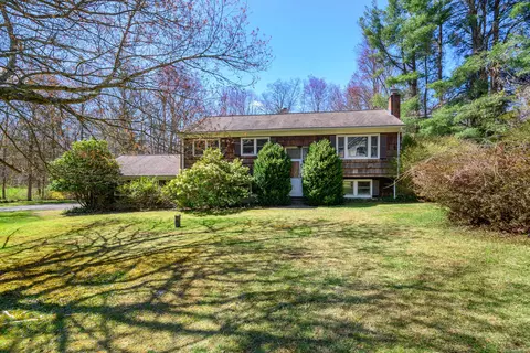 4 Joan Dr, Newtown, CT 06470