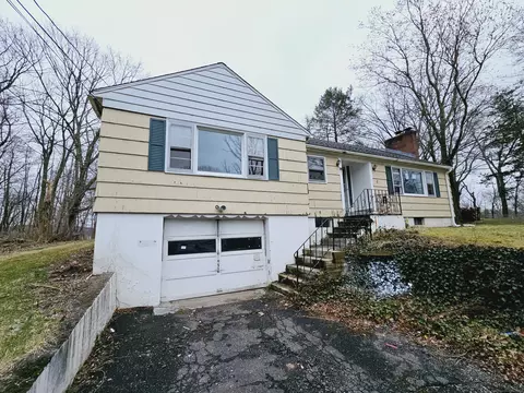 91 Woodland St, Meriden, CT 06451