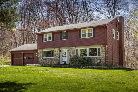 63 Blue Ridge Dr, Manchester, CT 06040