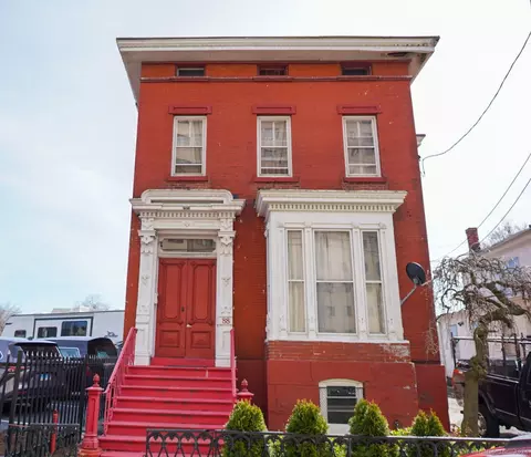 88 Harriett St, Bridgeport, CT 06608
