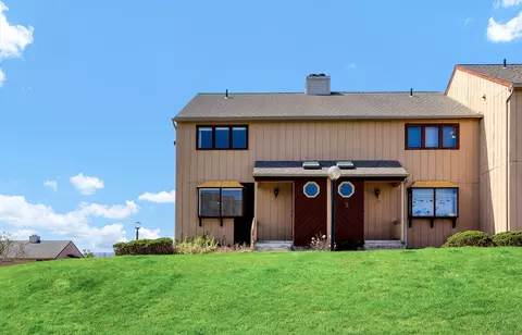 207 Skyview Dr #207, Cromwell, CT 06416