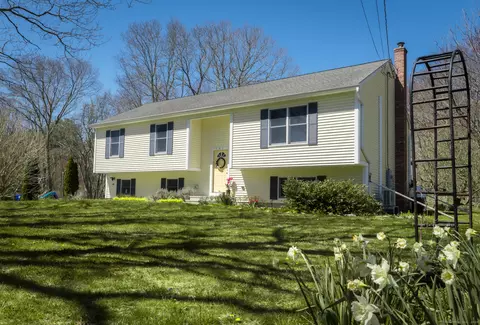 129 Flanders Rd, Groton, CT 06355