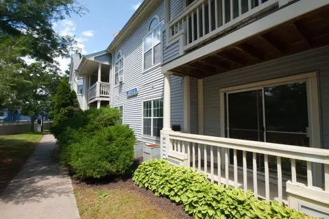 75 Redwood Dr #804, East Haven, CT 06513