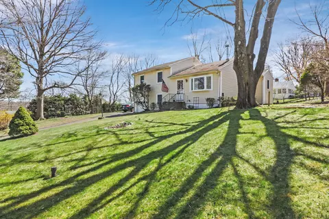 37 Esquire Rd, Norwalk, CT 06851