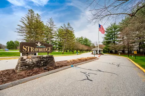 102 Mill Pond Dr #102, South Windsor, CT 06074