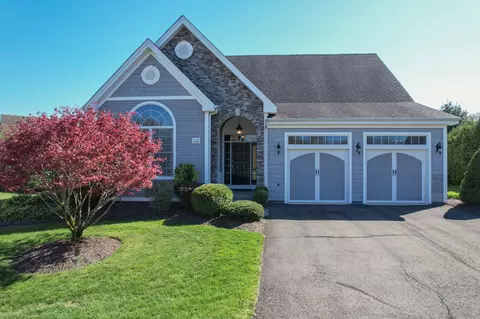 115 Victoria Dr, Cheshire, CT 06410