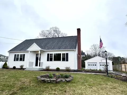 12 John St, Windsor Locks, CT 06096