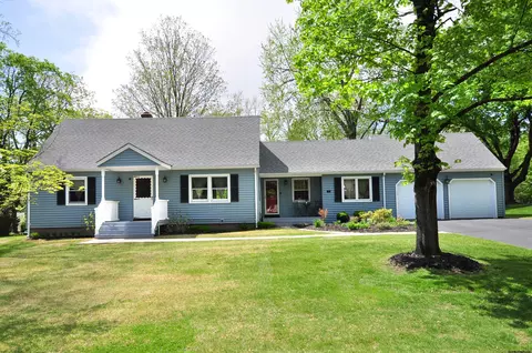 32 Bradford Dr, Windsor, CT 06095