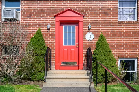 18 Fairview Dr #3, Danbury, CT 06810