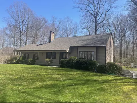 11 Whippoorwill Dr, Ledyard, CT 06339