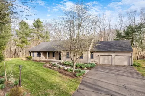 6 Bridle Ln, Wallingford, CT 06492
