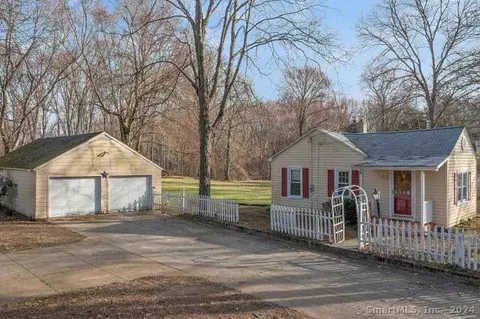 122 River Rd, Preston, CT 06365