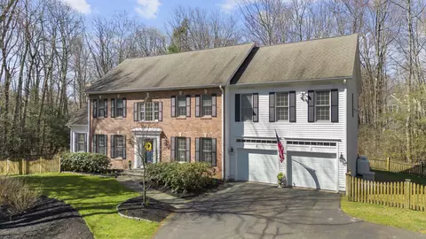 47 Stagecoach Rd, Avon, CT 06001
