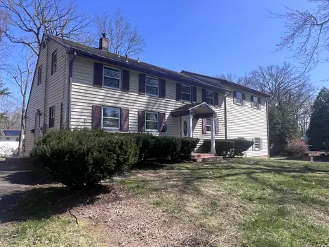 97 Ellsworth Dr, Bloomfield, CT 06002