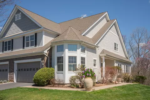 37 Carnoustie Cir #37, Bloomfield, CT 06002