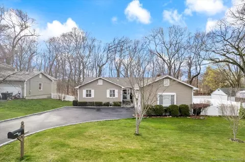 30 Harvest Ln, Milford, CT 06461