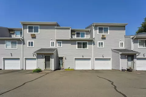 31 Chelsea Ln #31, East Granby, CT 06026