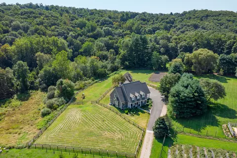 51 Pond Brook Rd, Newtown, CT 06470