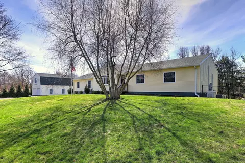 5 Pine St, Oxford, CT 06478