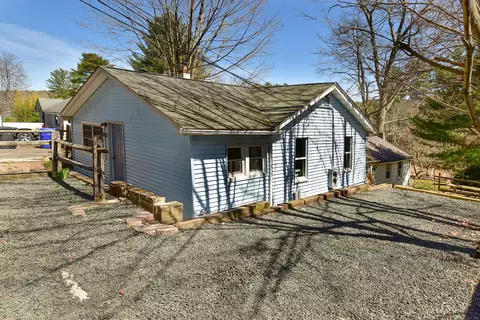 95 White Rd, Ellington, CT 06029