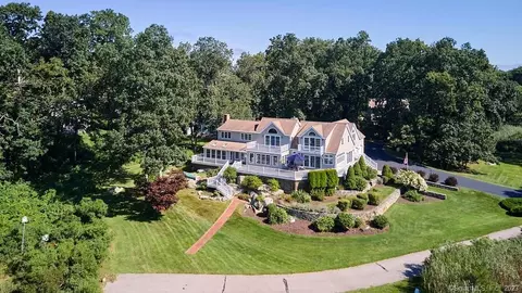 14 Poggy Bay Ln, Stonington, CT 06378