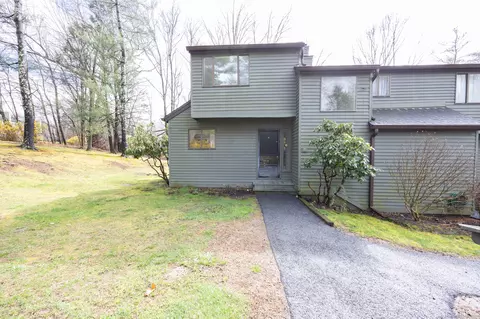 9 Wintergreen Ct #9, Woodbury, CT 06798