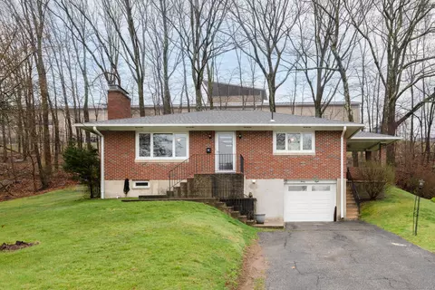 38 Woodedge Ave, Waterbury, CT 06706
