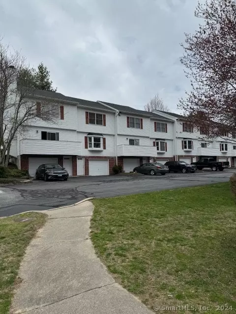 20 Thames Height Ln #20, Groton, CT 06340