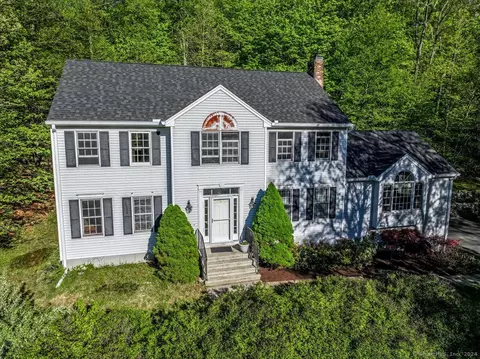 29 Fawnwood Rd, Newtown, CT 06482