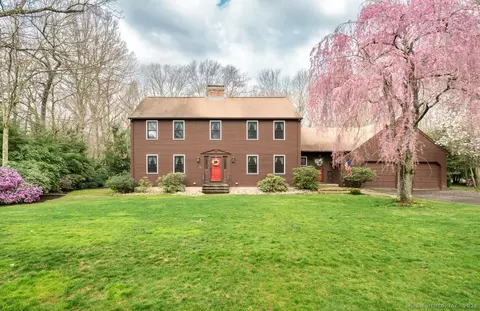 5 Riverdale Dr, Cromwell, CT 06416