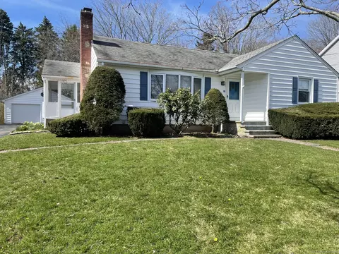16 Reynolds Ave, Branford, CT 06405