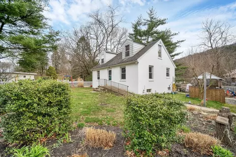 240 Cross St, Naugatuck, CT 06770