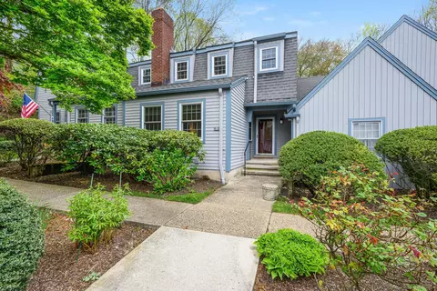28 Paisley Ln #28, Fairfield, CT 06825