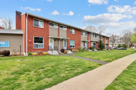 87 Worth Ave, Hamden, CT 06518
