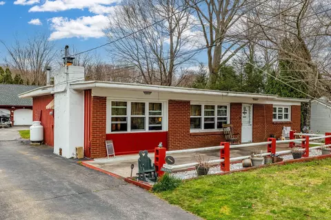 17 Annadell Rd, Norwich, CT 06360