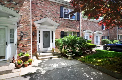 13 Tunxis Vlg #13, Farmington, CT 06032