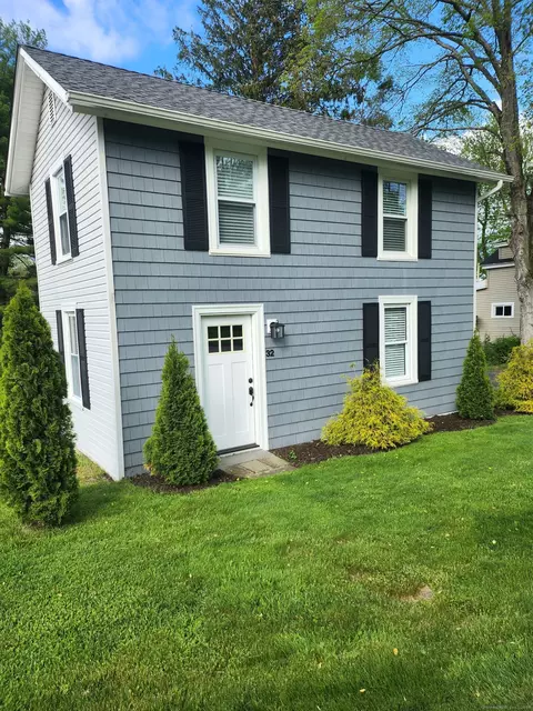 32 Elm St, Colchester, CT 06415