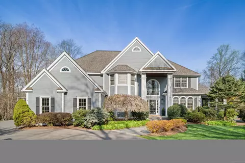 8 Merlins Ln, Newtown, CT 06470