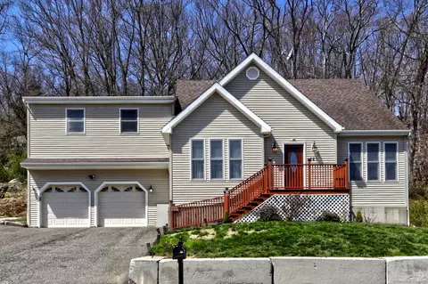 78 Hull St, Ansonia, CT 06401