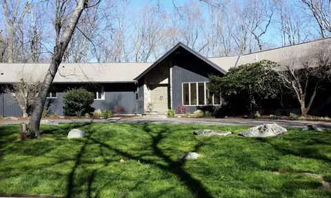 48 Breeds Hill Pl, Wilton, CT 06897
