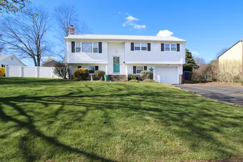 26 Jonathan Ln, East Hartford, CT 06118