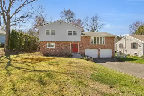47 White Ave, Middlebury, CT 06762
