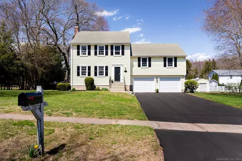 106 Worthington Rd, Glastonbury, CT 06033