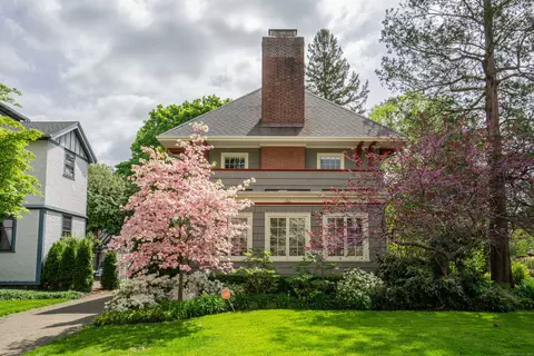 102 N Beacon St, Hartford, CT 06105